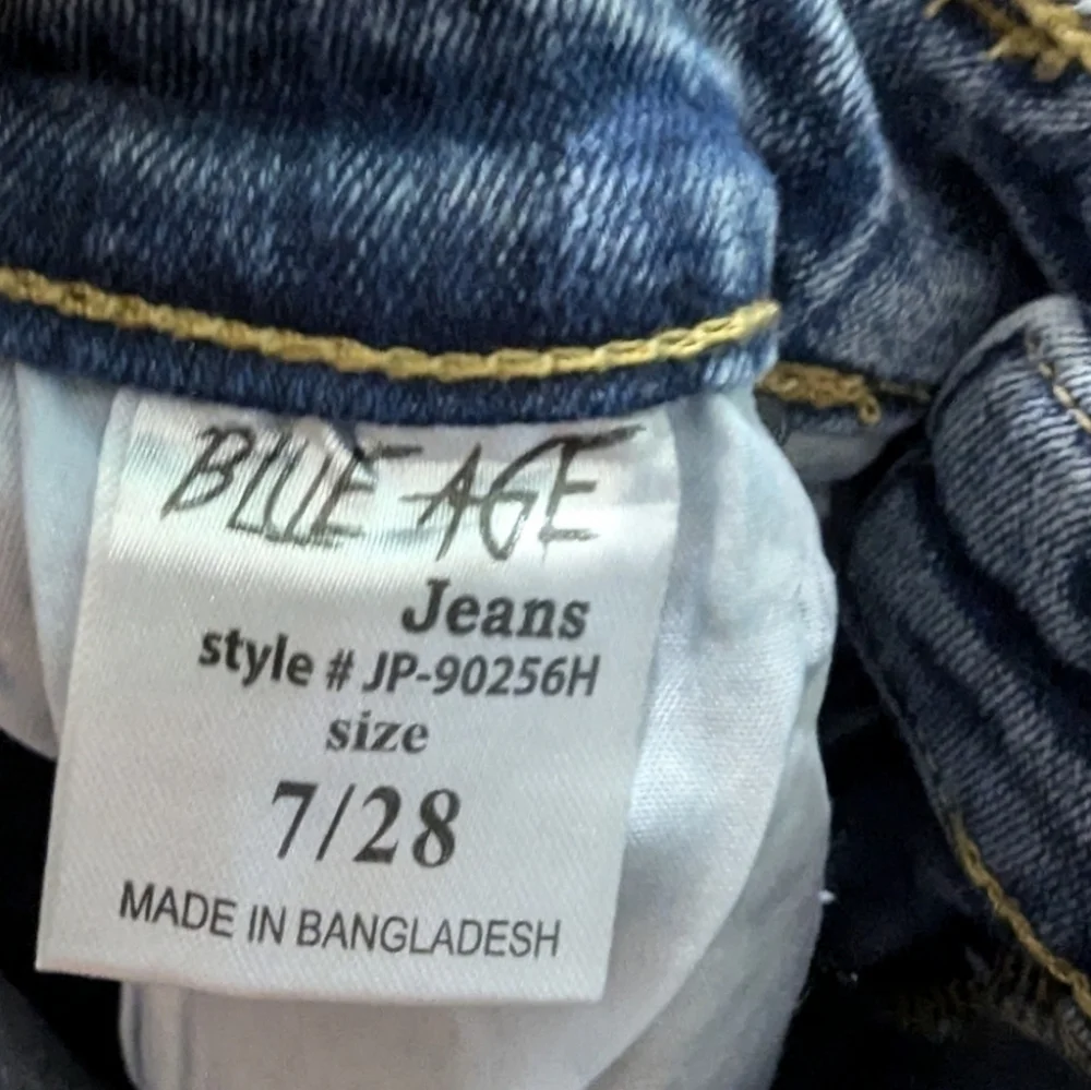 NWT Blue Age Distressed Skinny Jeans Size 7
